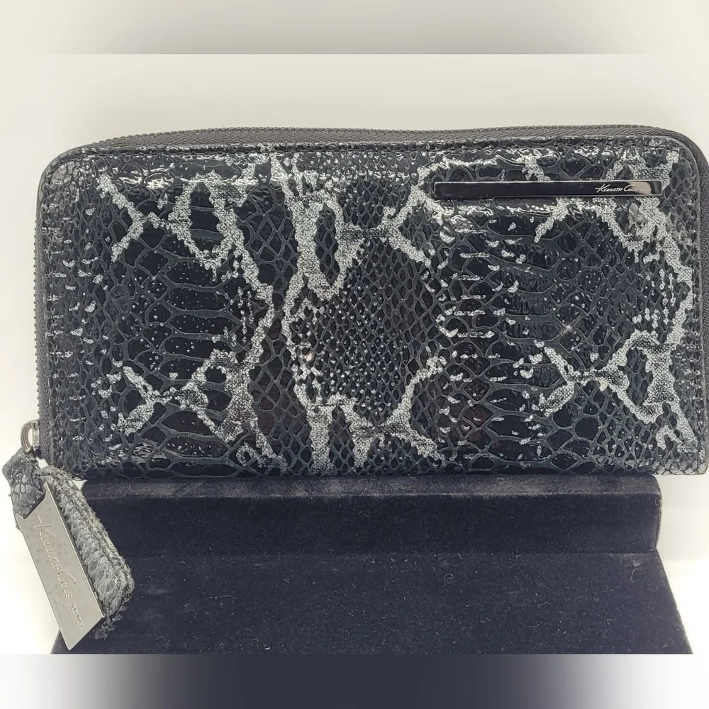 Kenneth Cole Leather Zip Around Wallet​​​